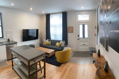 Top Airbnb: Cozy Cottage Escape in the Heart of Hamilton! in Hamilton