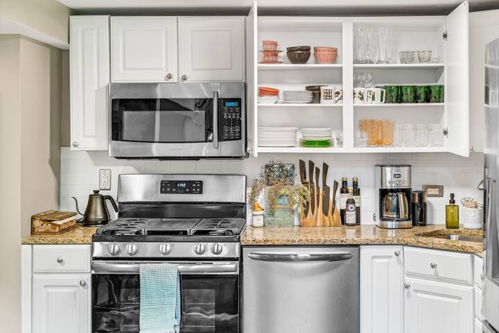 Vintage Designed 3BR Dig Near DePaul University gallery image 5