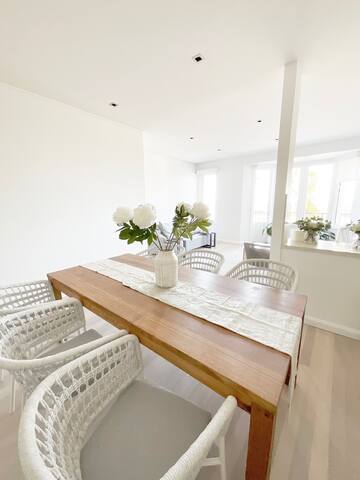 Hazel U 1, Beach Front with Balcony, 2 Bedrooms gallery image 4