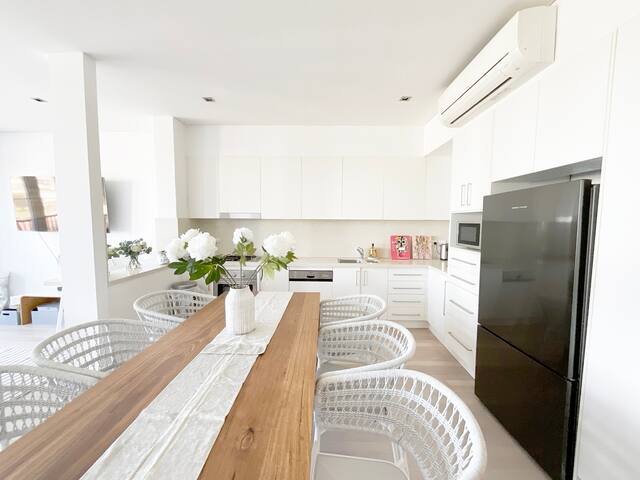 Hazel U 1, Beach Front with Balcony, 2 Bedrooms gallery image 5