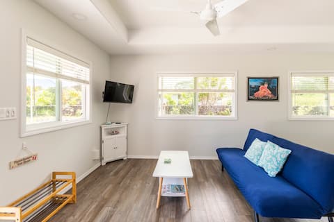 Clean spacious ohana studio unit with free parking