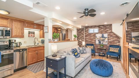 Downtown Delight ! Cozy 1 bedroom Apartment