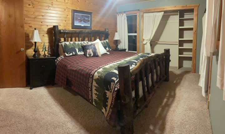 Главен брачен кревет
(широк 180 - 200 см