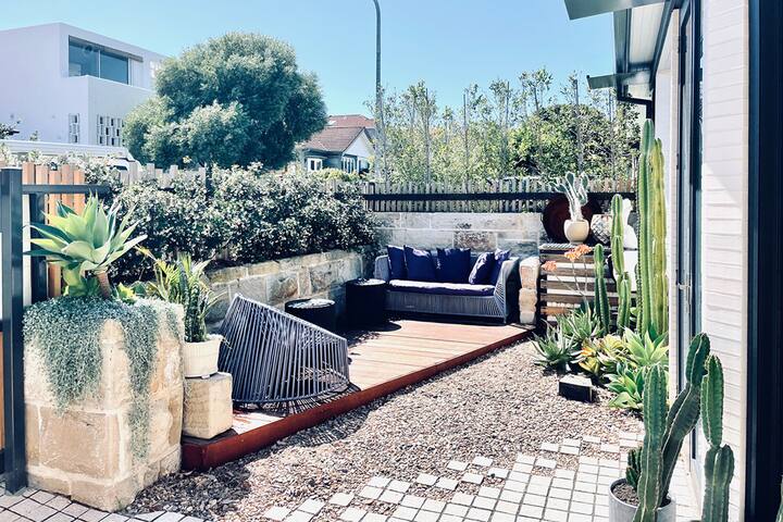 Stylish Bondi Beach house: plunge pool & parking gallery image 2