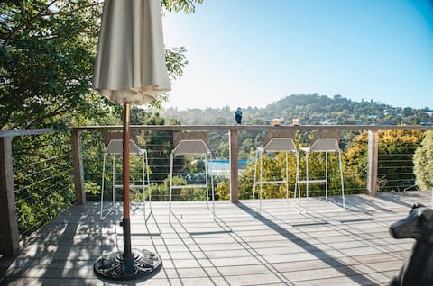 Walk to cafes and attractions-New  heating cooling