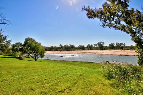 Eagle’s Grotto - 5 Acres on Llano River