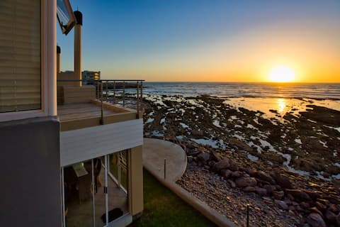 Atlantic Waterfront Cottage D3, 4Bedroom, Sea View