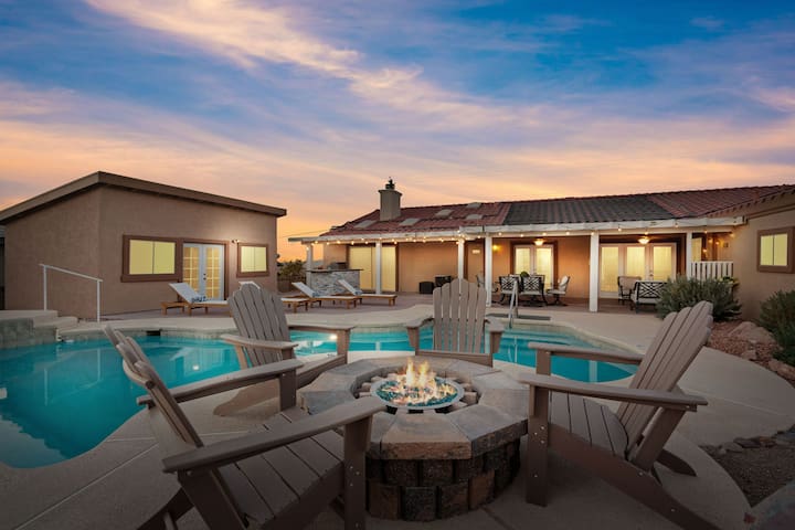 Renovated 3275sqft 5BR/3BA Strip View, Pool, more!