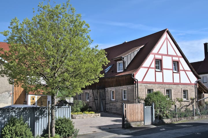 Quiet small yard in Dorfmitte