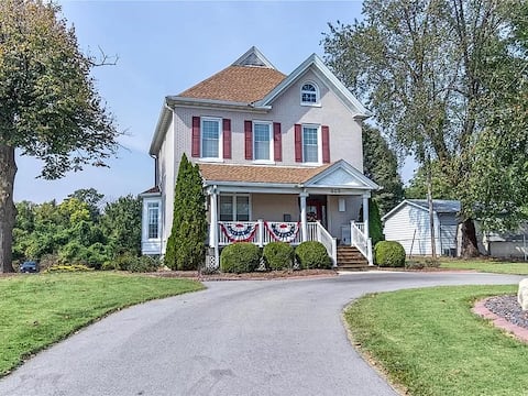 Elm Street Escape- Easy Access to Alton & STL