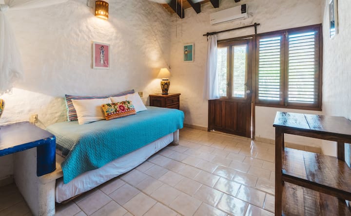 Dhomë e tretë, fantastike për fëmijët me një tërheqje binjake. 