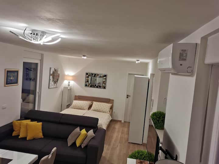 Ambienti i dhomës së gjumit