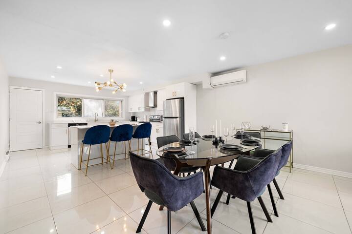 Montreal|Luxurious Apartment|2 Bathrooms | Sleep10 gallery image 3