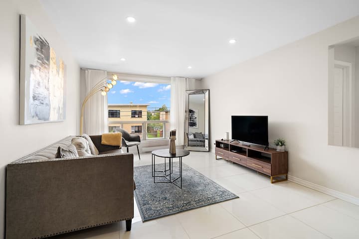 Montreal|luxurious Apartment|2 Bathrooms | Sleep10 - Dorval