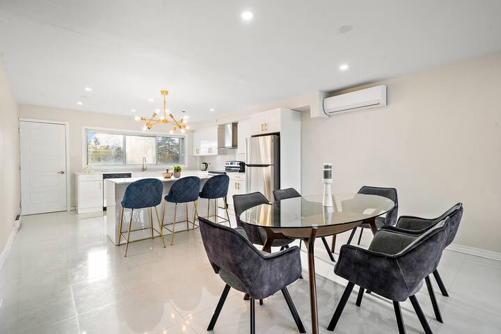 Montreal|Luxurious Apartment|2 Bathrooms | Sleep10 gallery image 4