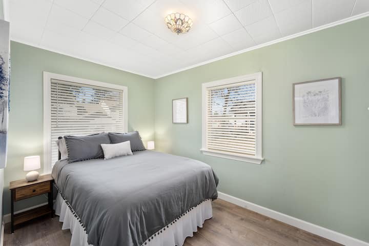 חדר שינה שני בקומה הראשית.