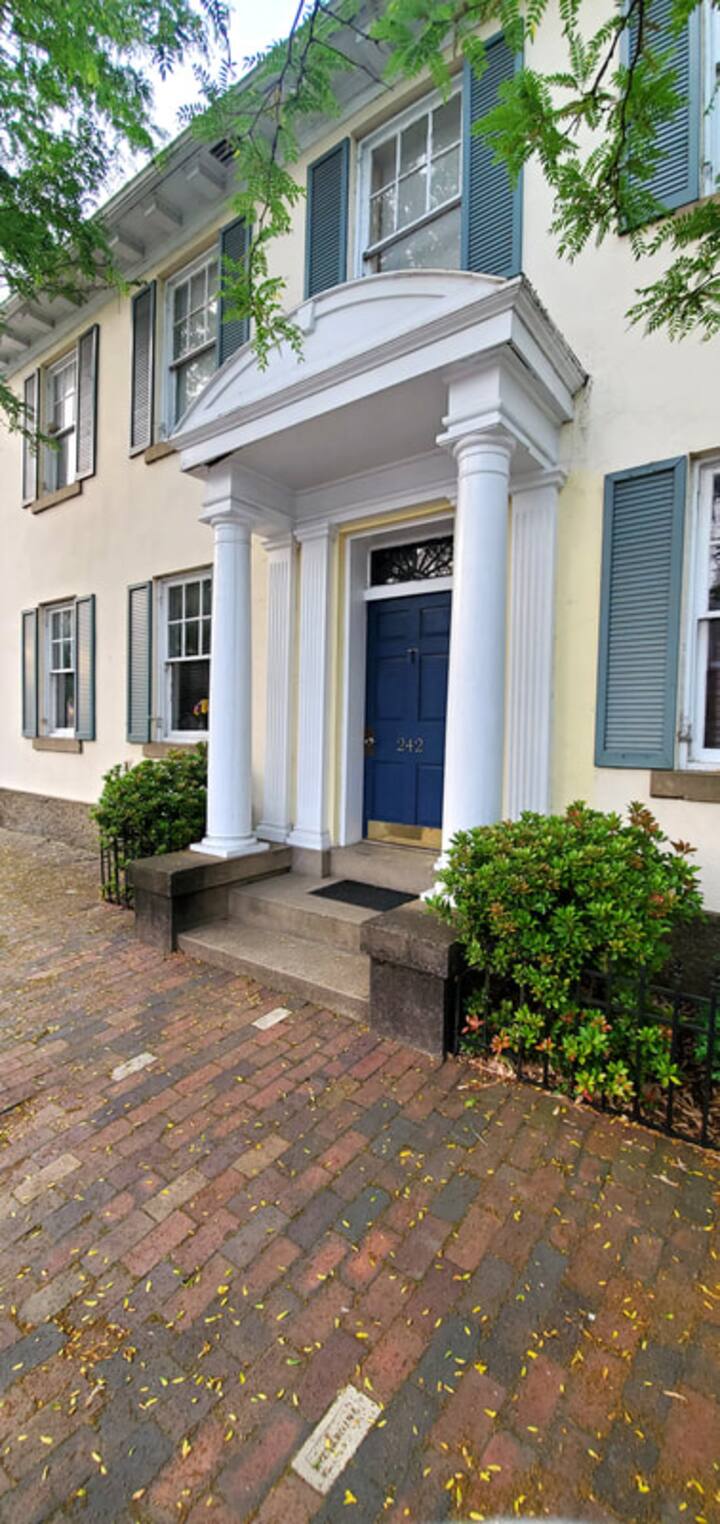 Inns at 8th & MainMorris HouseThe Maria Suite Guest suites for Rent