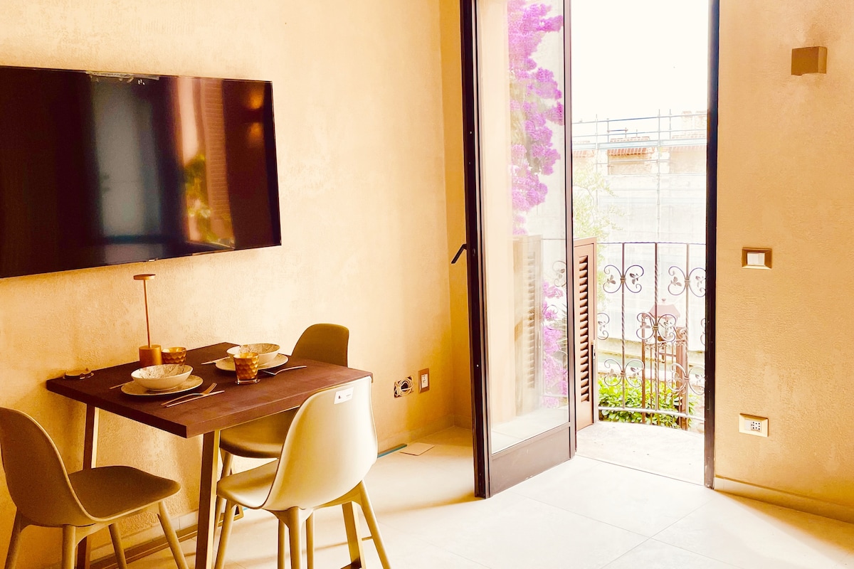 Popular Airbnb listing: Front Castle with Magical Medieval View and Beach in Sirmione