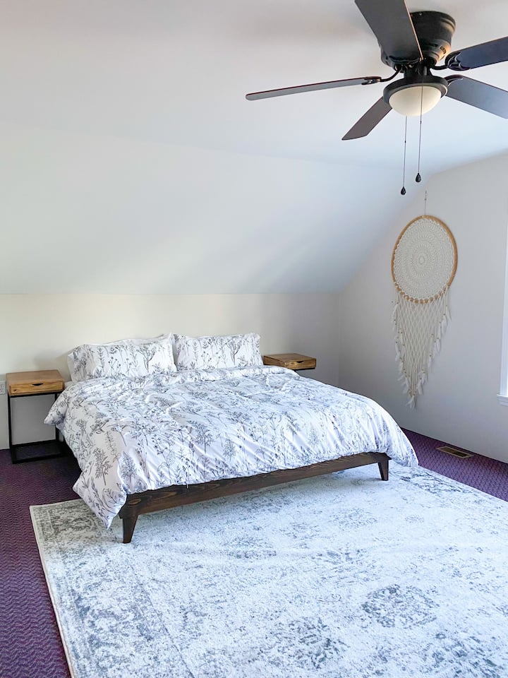 Spavaća soba 1 na katu, s pogledom na jezero