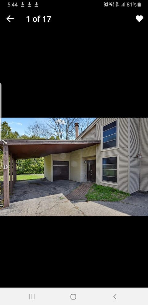 Cozy 3 bed & 1.5 bath home, sits on golf course