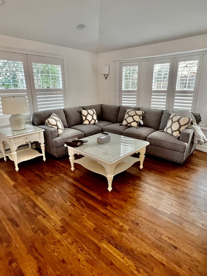 New Beautiful Hamptons Home -Heated Pool- Courts - Hampton Bays, NY