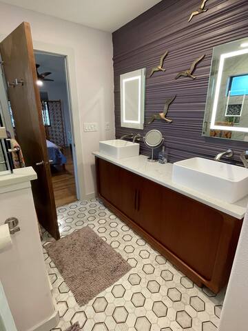 Unicorn House: Cool updated MCM in Fort Worth gallery image 4