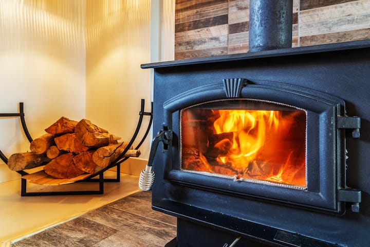 בואו נתכרבל סביב תנור העץ בסלון.
ג'ושוע טרי קליפורניה