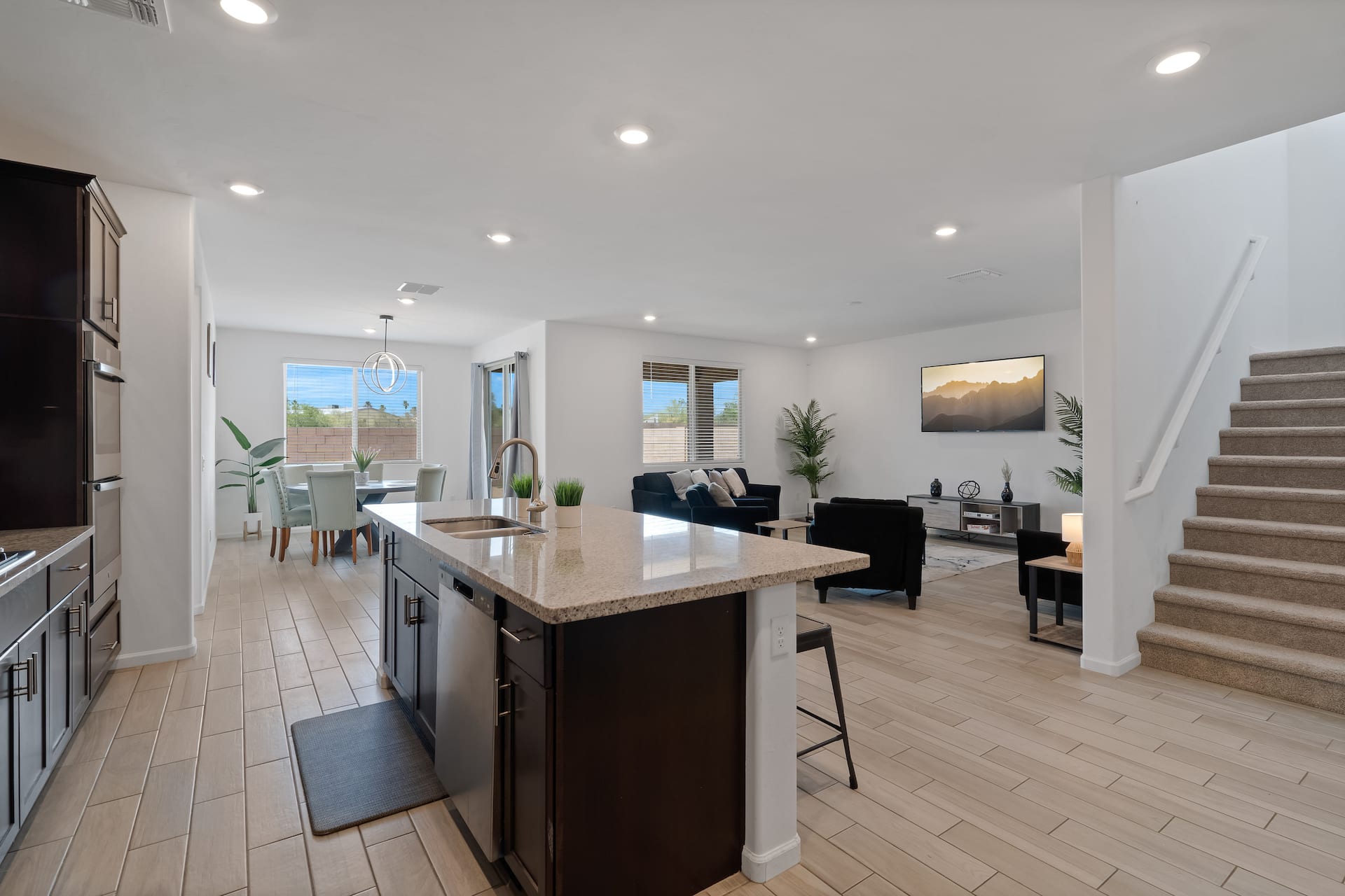 Entire NEW LUXURY 5 Bedroom home!