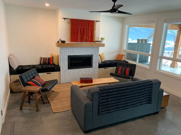 180 Degree 2 Bed Suite + Optional Studio (3rd Bed) - Vernon