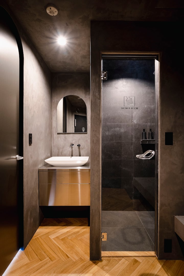 2名様（サウナ付きの個室）
シャワールーム/洗面所/トイレ
