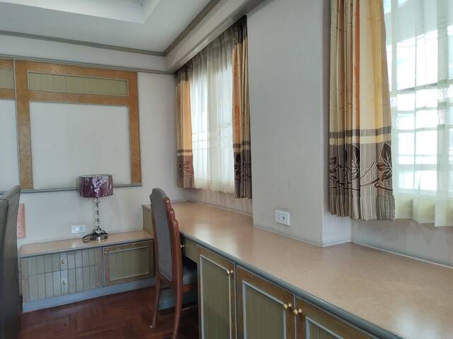 BTS Prom Phong*Samitivej Hospital*Shuttle Service gallery image 2