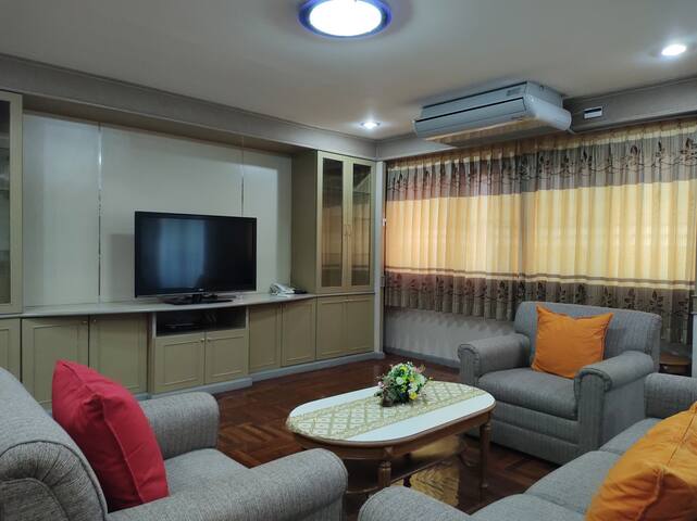 BTS Prom Phong*Samitivej Hospital*Shuttle Service gallery image 3