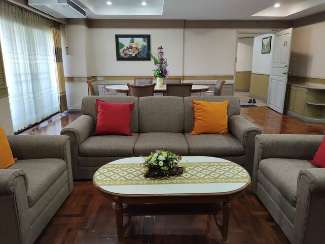 BTS Prom Phong*Samitivej Hospital*Shuttle Service gallery image 4