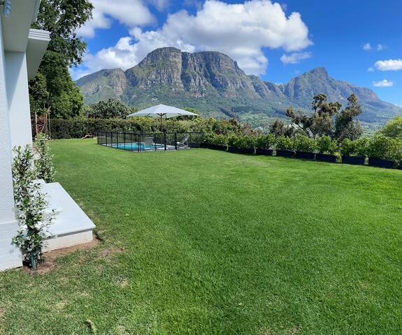 Beautiful big Bishopscourt family home