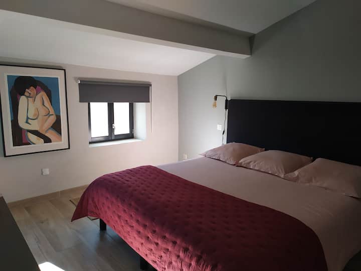 ruime kamer met airconditioning, kingsize bed 