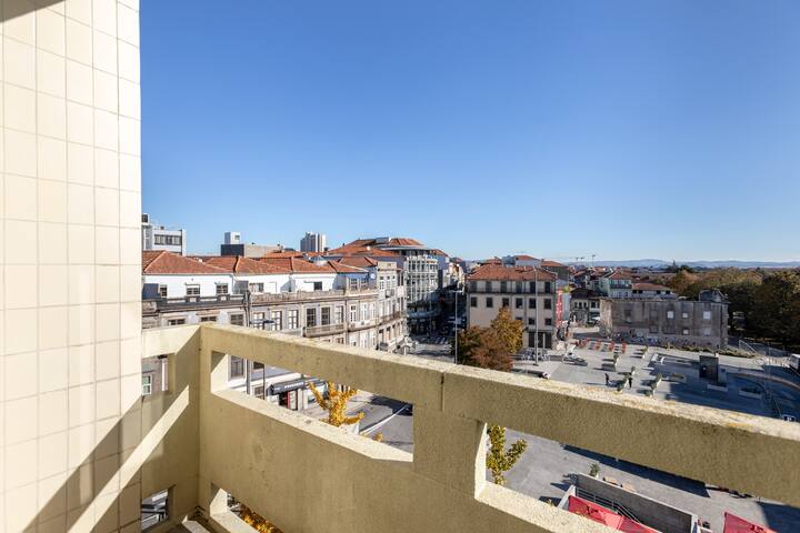 Poveiros Balcony- 2BR Downtown apartment w/AC gallery image 3