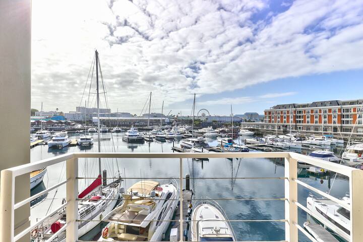 Waterfront Yacht View Three bedroom gallery image 2