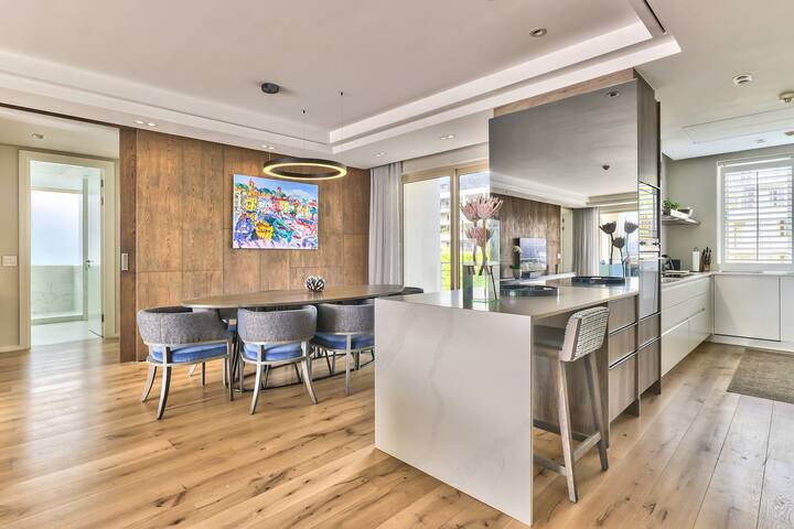 Waterfront Yacht View Three bedroom gallery image 5