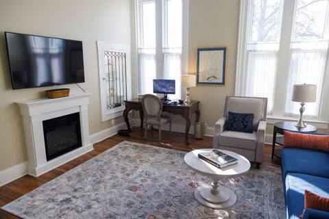 Cozy Luxury Apartment in Historic Home