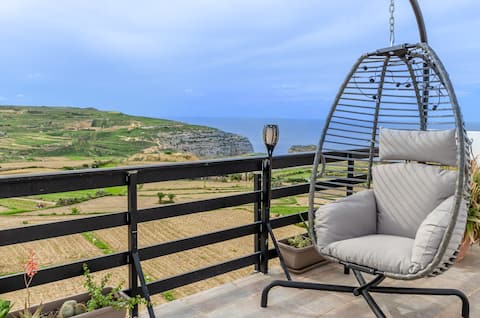 Hot Tub & Sea Views @ 3BR Apt w/Incredible Terrace