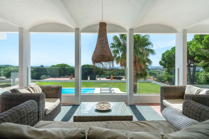 Multi-Family Villa in Calonge – Kid Friendly Pool gallery image 2