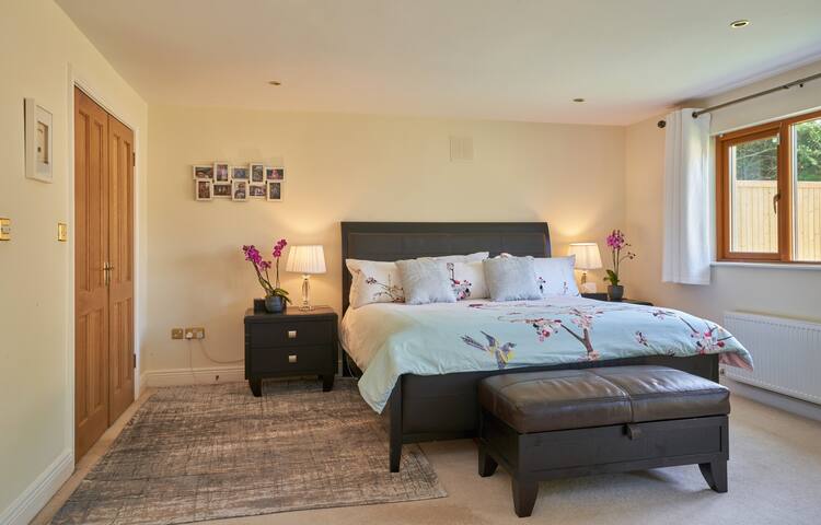 ‘Home from Home’, Luxury, Private Secure House gallery image 4