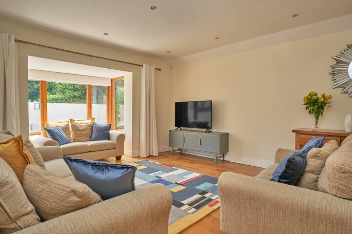 ‘Home from Home’, Luxury, Private Secure House gallery image 3