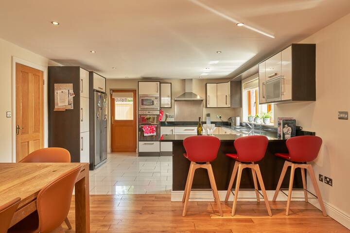 ‘Home from Home’, Luxury, Private Secure House gallery image 2