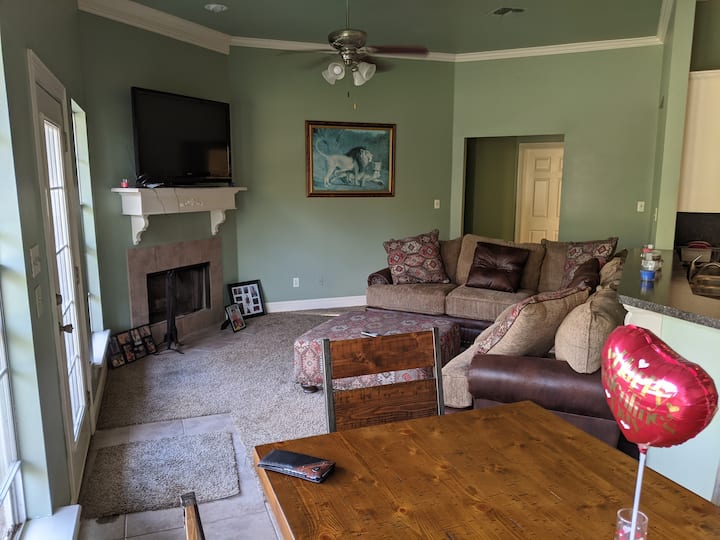 Home away from home (2 bedrooms, 2 beds) — primary photo