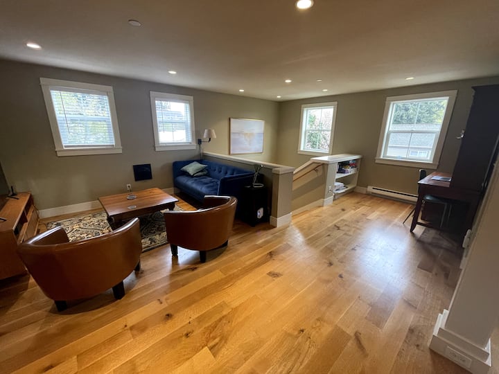 Downtown Bainbridge Condo - Bainbridge Island, WA