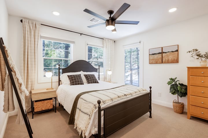 Queen Suite ‑ ის ზემოთ, უხვი ბუნებრივი განათებით