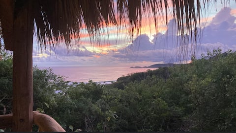 Wayra Ecolodge:beautiful home 100meters from beach