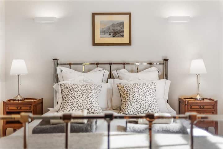 Уживајте во добри ноќи за спиење во раскошен џебен кревет од 5 стапки! 