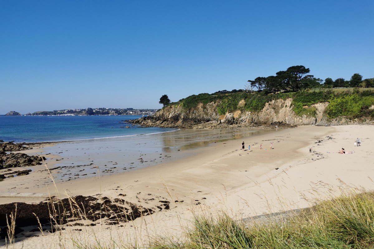 Bright house 8 people • Sea \u0026 Private Jacuzzi - Vacation homes for Rent in  Locmaria-Plouzané, Bretagne, France - Airbnb, image size:1200x800